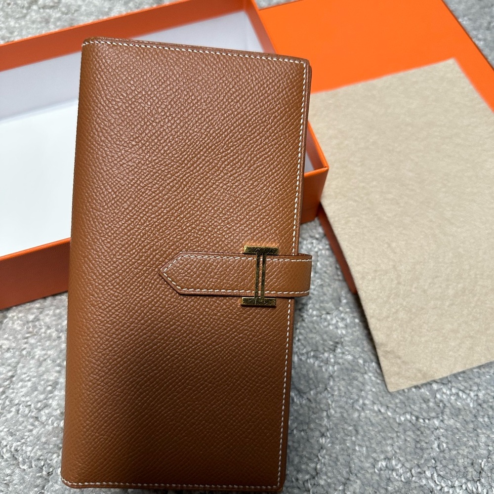 Hermes bearn wallet in gold